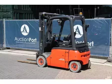 4-wiel elektrische heftrucks 2014  Linde E16P-01 (3)