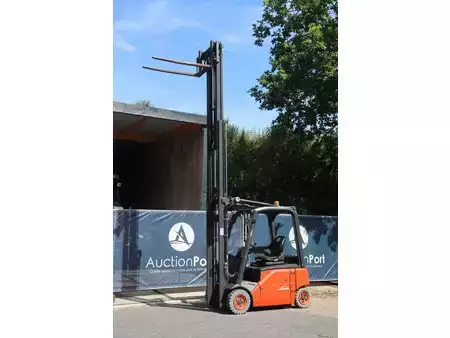 4-wiel elektrische heftrucks 2014  Linde E16P-01 (31)