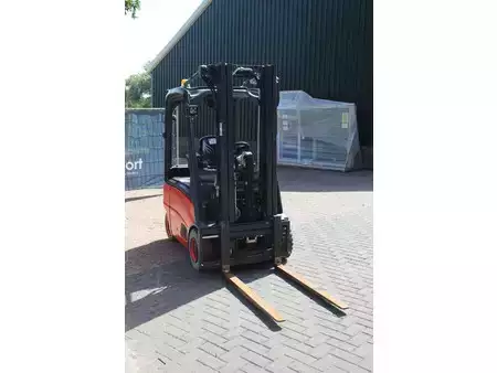 4-wiel elektrische heftrucks 2014  Linde E16P-01 (7)