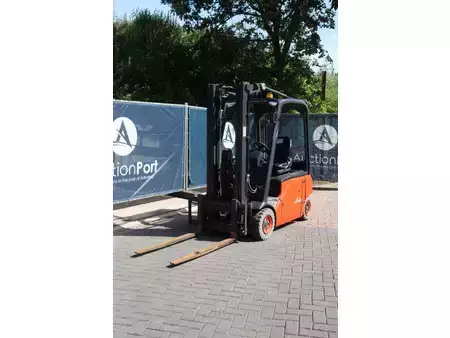 4-wiel elektrische heftrucks 2014  Linde E16P-01 (9)
