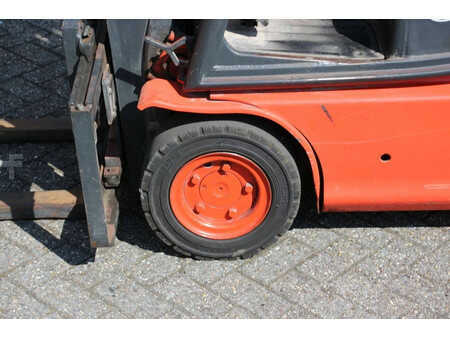 4-wiel elektrische heftrucks 2000  Linde E16C-02 (13)