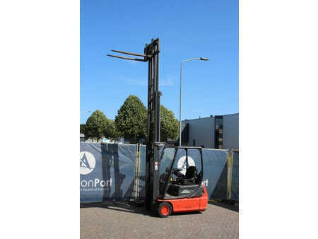 4-wiel elektrische heftrucks 2000  Linde E16C-02 (24)