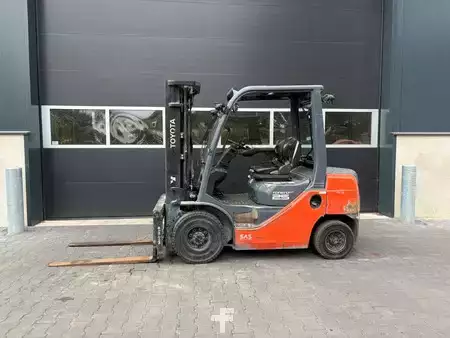 Dieseltrukki 2017  Toyota 06-8FD25F (2)