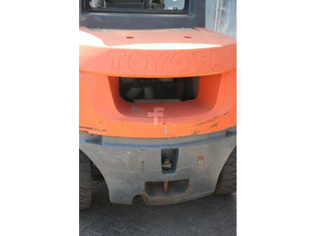 Dieselový VZV 2006  Toyota 427FD 40 (16)