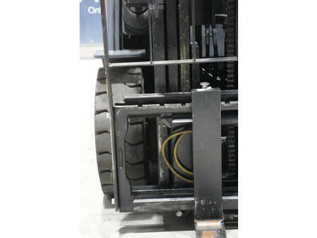 Electric - 4 wheels 2013  Toyota 7FBMF25 (12)