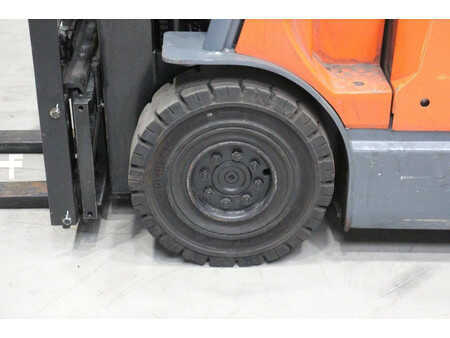 Electric - 4 wheels 2013  Toyota 7FBMF25 (16)