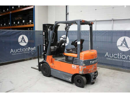 Electric - 4 wheels 2013  Toyota 7FBMF25 (3)