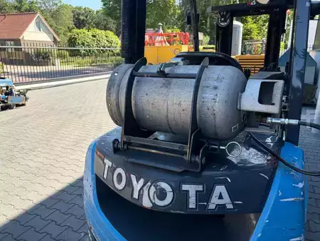 Wózki gazowe 2020  Toyota 06-8FG25F (8)
