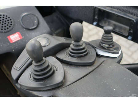 Chariots élévateurs diesel 2010  Linde H50D-01 (27)