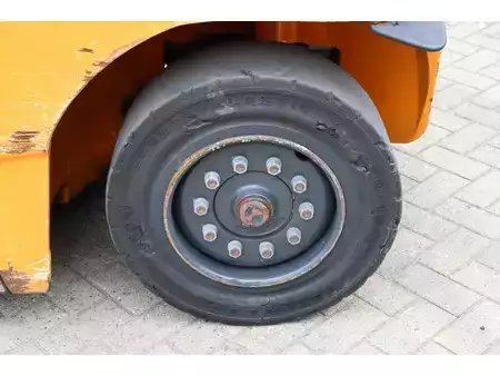 Carrelli elevatori diesel 2014  Still RX70-40 (16)