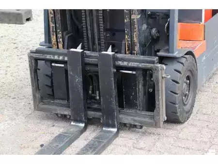 Carrelli elettrici 4 ruote 2005  Toyota 7FBEF15 (11)