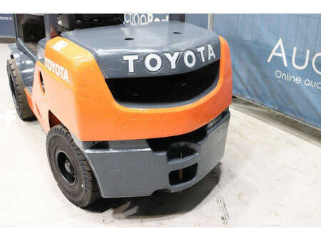Diesel heftrucks 2011  Toyota 02-8FDF30 (14)