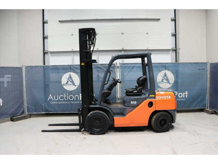 Diesel heftrucks 2011  Toyota 02-8FDF30 (2)