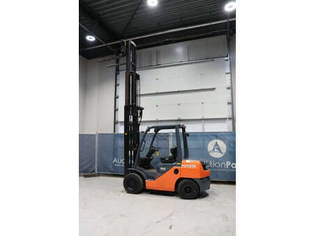Diesel heftrucks 2011  Toyota 02-8FDF30 (24)