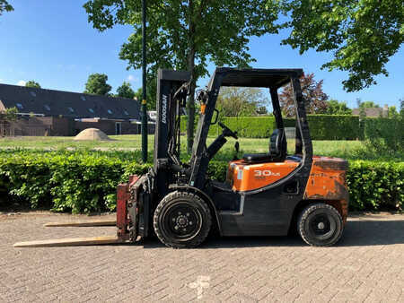 Dieselstapler 2020  Doosan D30GP (2)