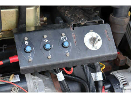 Sollevatori telescopici rigidi 2005  CAT Lift Trucks TH580B (36)