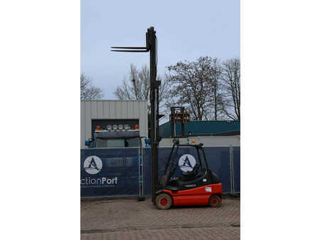 Eléctrica de 4 ruedas 1997  Linde E30-01 (34)