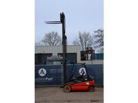 Eléctrica de 4 ruedas 1997  Linde E30-01 (35)