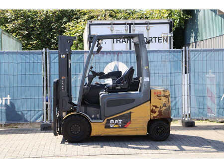 Elektromos 4 kerekű - CAT Lift Trucks 2EP500 (2)