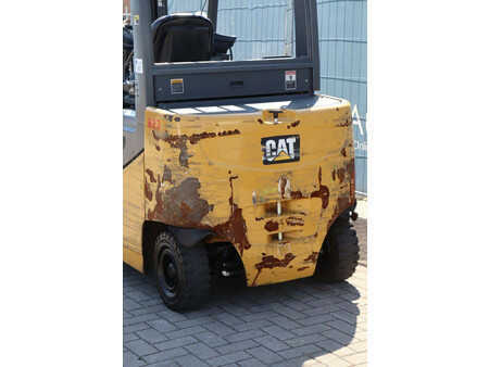 Elektromos 4 kerekű - CAT Lift Trucks 2EP500 (20)