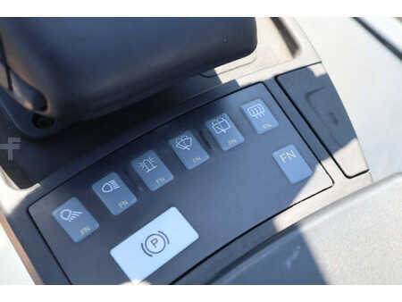 Elektromos 4 kerekű - CAT Lift Trucks 2EP500 (32)