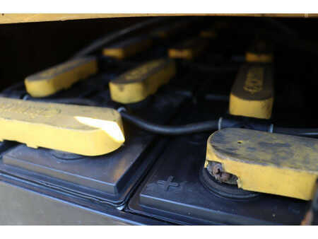 Elektromos 4 kerekű - CAT Lift Trucks 2EP500 (35)