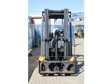 Elektromos 4 kerekű - CAT Lift Trucks 2EP500 (8)