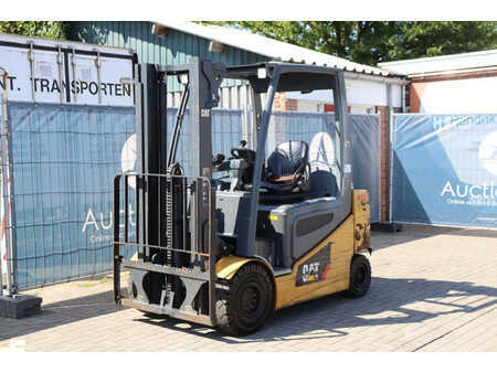Elektromos 4 kerekű - CAT Lift Trucks 2EP500 (9)
