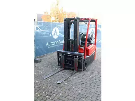 Chariots électriques à 4 roues 2013  Hyster J2.0XNT MWB (9)