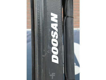 Empilhador a gás 2011  Doosan G25G (18)