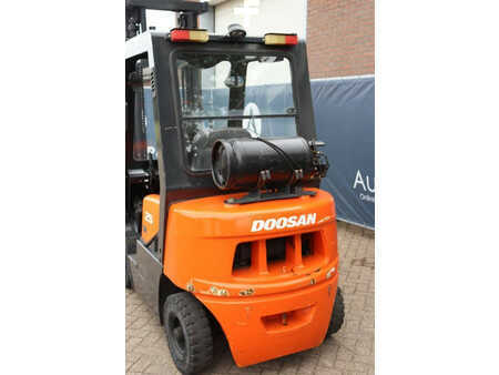 Empilhador a gás 2011  Doosan G25G (20)