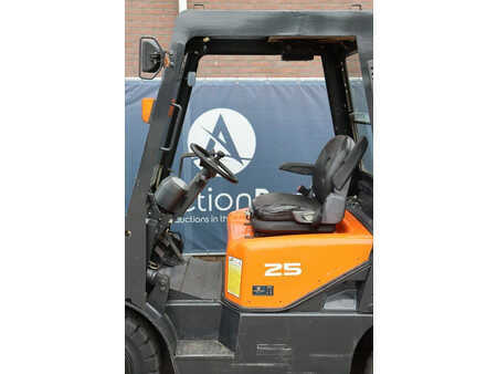 Empilhador a gás 2011  Doosan G25G (25)