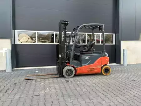 Eléctrica de 4 ruedas 2017  Toyota 8FBM16T (1)