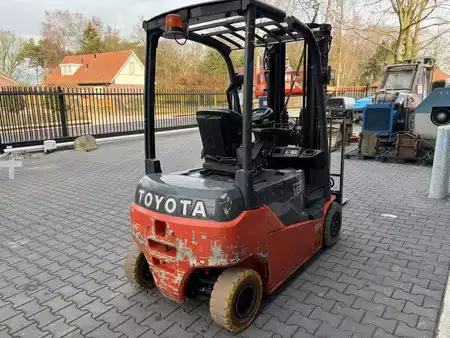 Eléctrica de 4 ruedas 2017  Toyota 8FBM16T (5)