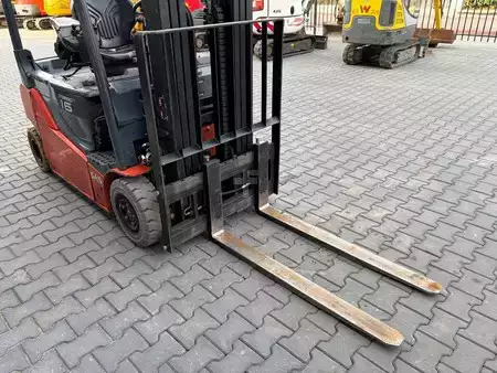 Eléctrica de 4 ruedas 2017  Toyota 8FBM16T (6)