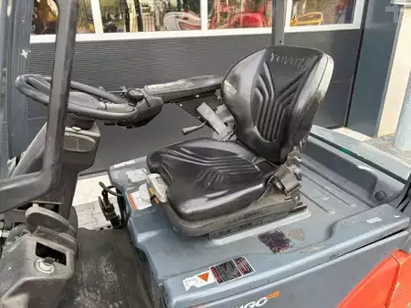 Eléctrica de 4 ruedas 2017  Toyota 8FBM16T (9)