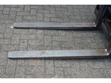 Elektryczne 4-kołowe 2020  Linde E16L-02 (11)