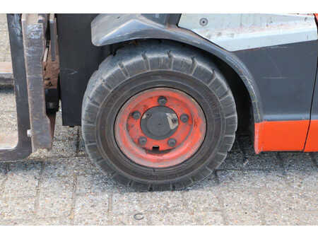 Elektryczne 4-kołowe 2020  Linde E16L-02 (16)