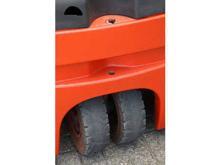 Elektryczne 4-kołowe 2020  Linde E16L-02 (20)