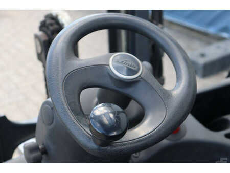 Elektryczne 4-kołowe 2020  Linde E16L-02 (25)