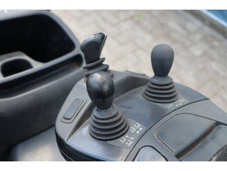 Elektryczne 4-kołowe 2020  Linde E16L-02 (27)