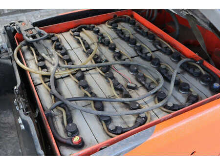 Elektryczne 4-kołowe 2020  Linde E16L-02 (30)