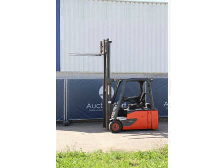 Elektryczne 4-kołowe 2020  Linde E16L-02 (31)