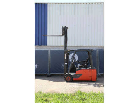 Elektryczne 4-kołowe 2020  Linde E16L-02 (32)