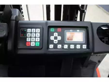 Elektryczne 4-kołowe 2018  Toyota 8FBE15T (26)