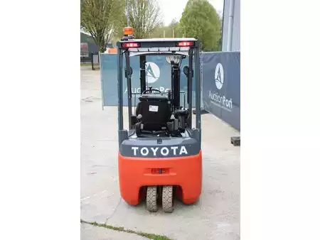 Elektryczne 4-kołowe 2018  Toyota 8FBE15T (4)