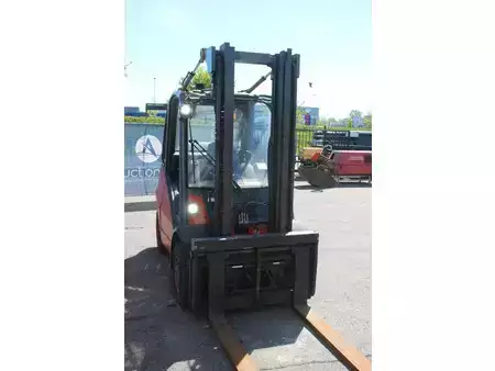 LPG heftrucks 2005  Fenwick H40T (6)