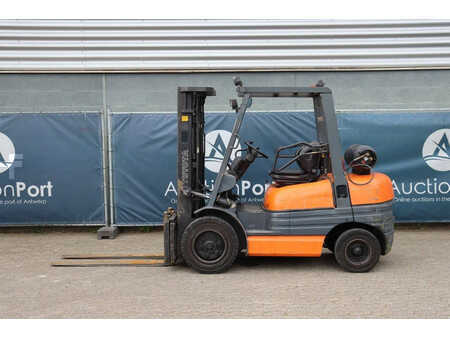 Treibgasstapler 1994  Toyota 02-6FGF-30 (2)