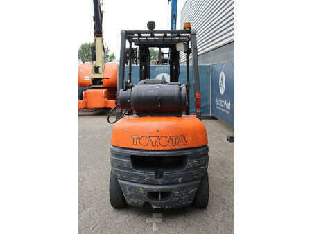 Treibgasstapler 1994  Toyota 02-6FGF-30 (4)
