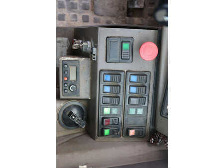 Teleskopstapler-Starr 2006  Manitou MRT 2150 (37)